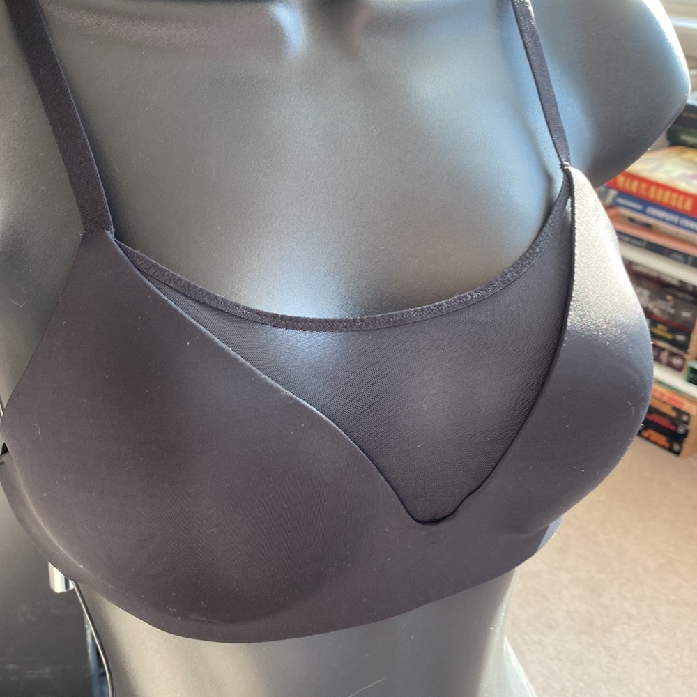 Victoria’s Secret Black Padded Bra with Mesh fabric NWOT - Picture 4 of 4